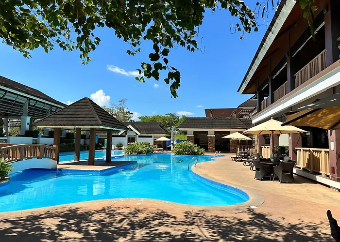 Resort-inspired With Queen-size Bed & 50-inch Smart Tv
