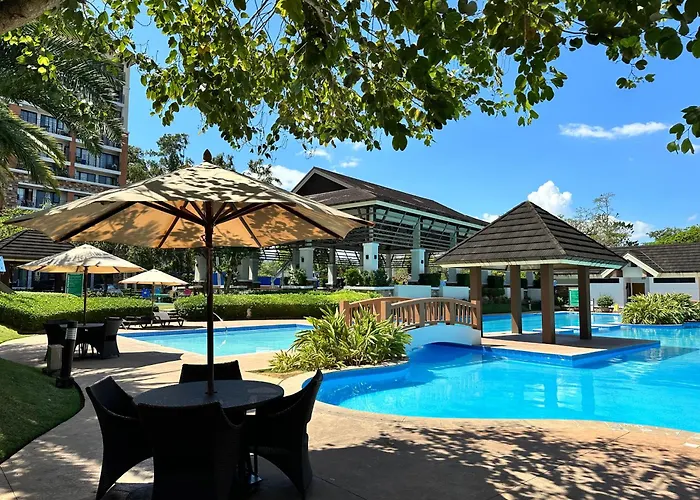 Resort-inspired With Queen-size Bed & 50-inch Smart Tv Cebu
